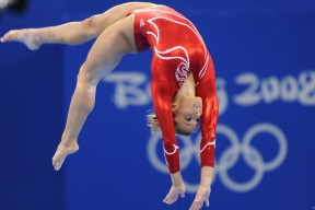 开云体育官网-F1年度争冠焦点战，挪威踏平里昂，一场跨越时空的征服