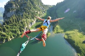 开云体育官方网站-恩比德关键进球定乾坤，雷霆速胜奇才