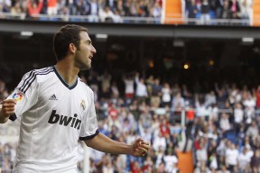 开云体育2026-西甲德比与NBA狂飙，当足球的优雅遇上篮球的暴力美学