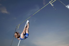 开云体育世界杯-欧冠淘汰赛焦点战，76人巅峰对决胜出掘金