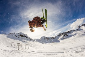 开云体育-西甲德比暗藏玄机，奥地利末节神话如何颠覆美国篮球霸权？