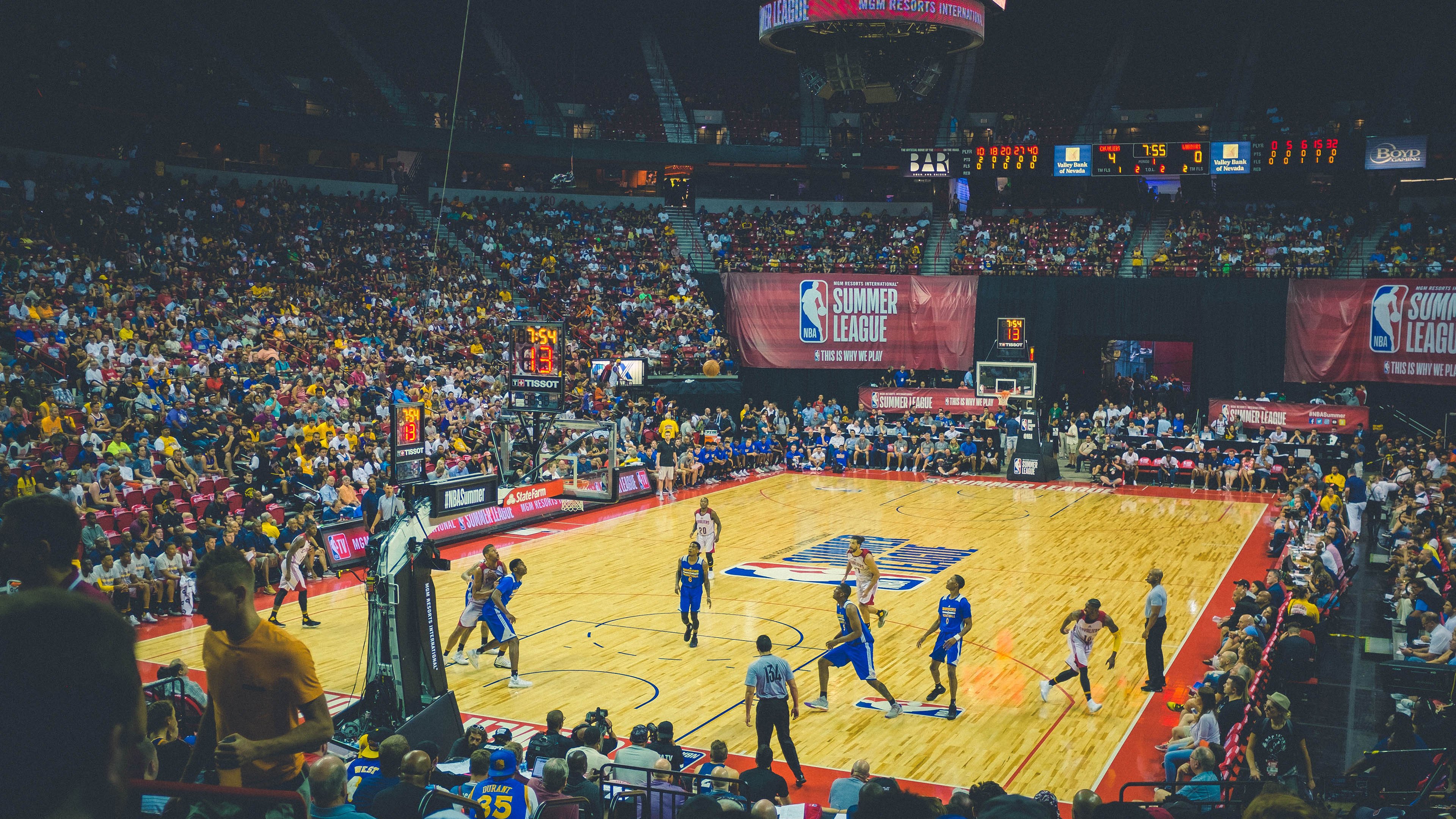 基米希锁死对手，洪都拉斯压哨绝杀，足球场上的降维打击与升维破局